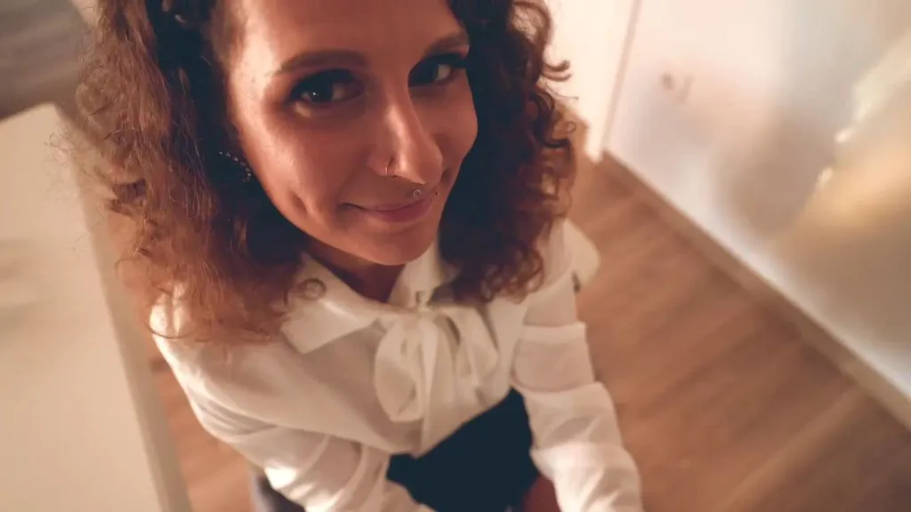 thumbnail foto nr. 1 von Gefickt! Vom Chef beim Phantasieren erwischt! Ooppsii
