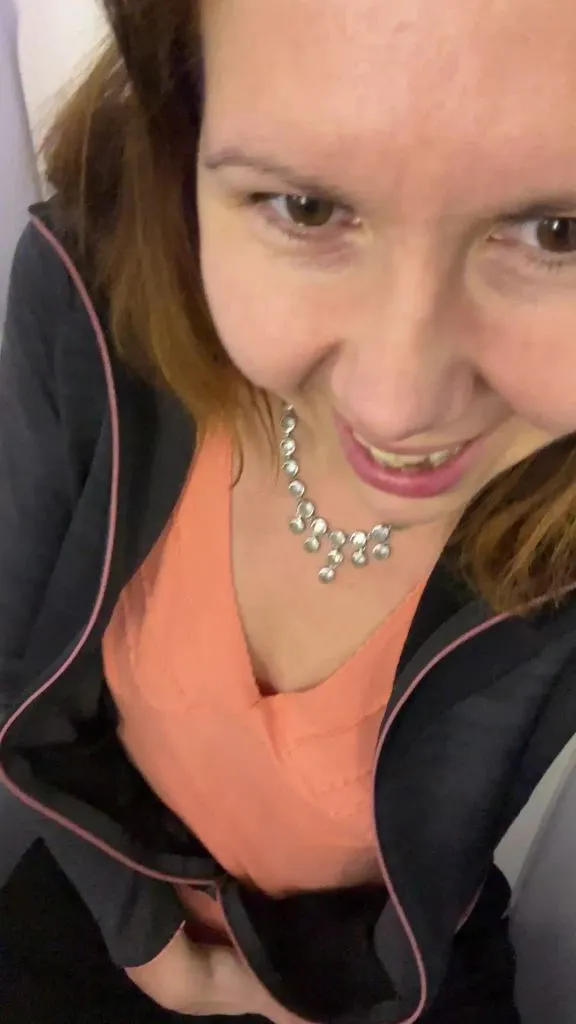 thumbnail foto nr. 5 von Vicky auf der Flugzeugtoilette