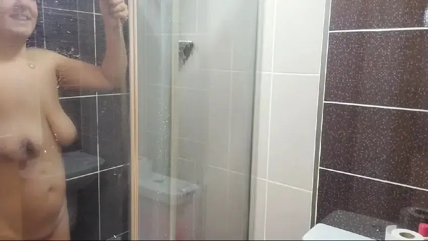 thumbnail foto nr. 1 von Duschvergnügen mit Derya