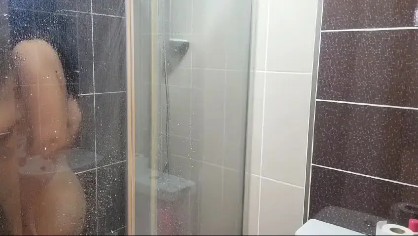 thumbnail foto nr. 3 von Duschvergnügen mit Derya
