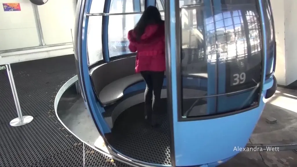 thumbnail foto nr. 1 von PUBLIK! HEIßER ARSCHFICK MIT EINEM FREMDEN IN DER SEILBAHN!
