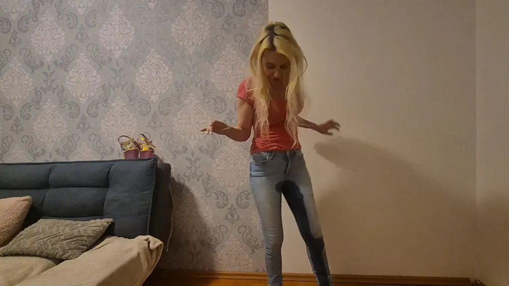 thumbnail foto nr. 6 von Userwunsch Nylons und Jeans Pissen