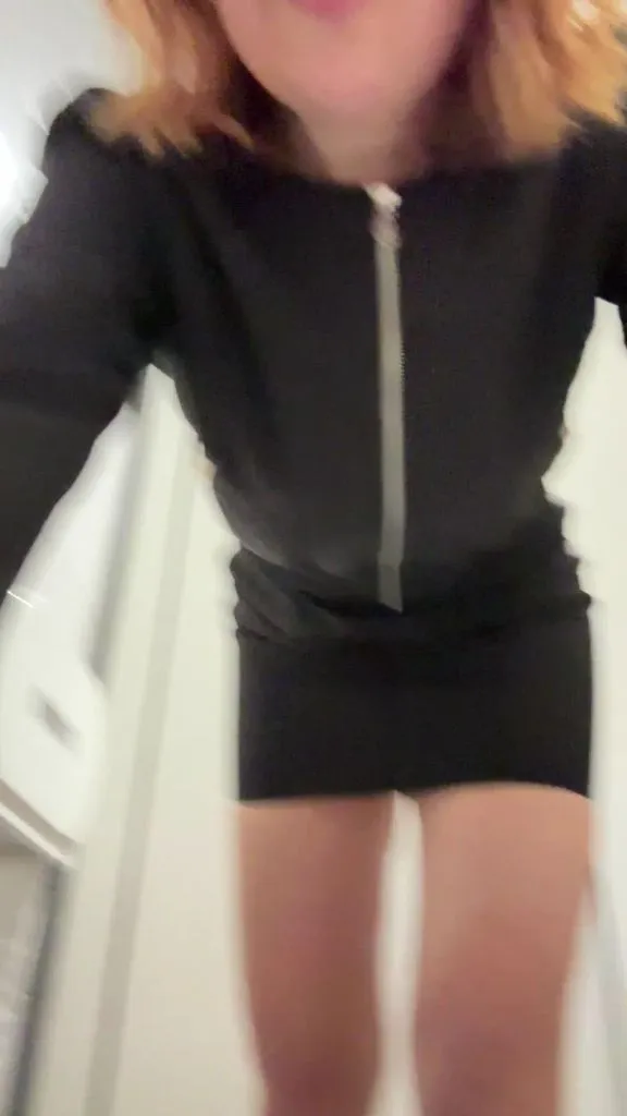thumbnail foto nr. 2 von Vickys Quicky im Business Outfit