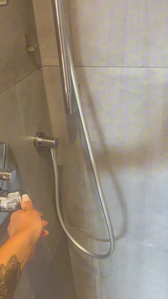 thumbnail foto nr. 1 von Kommst du mit unter die Dusche, Baby? 😈🚿