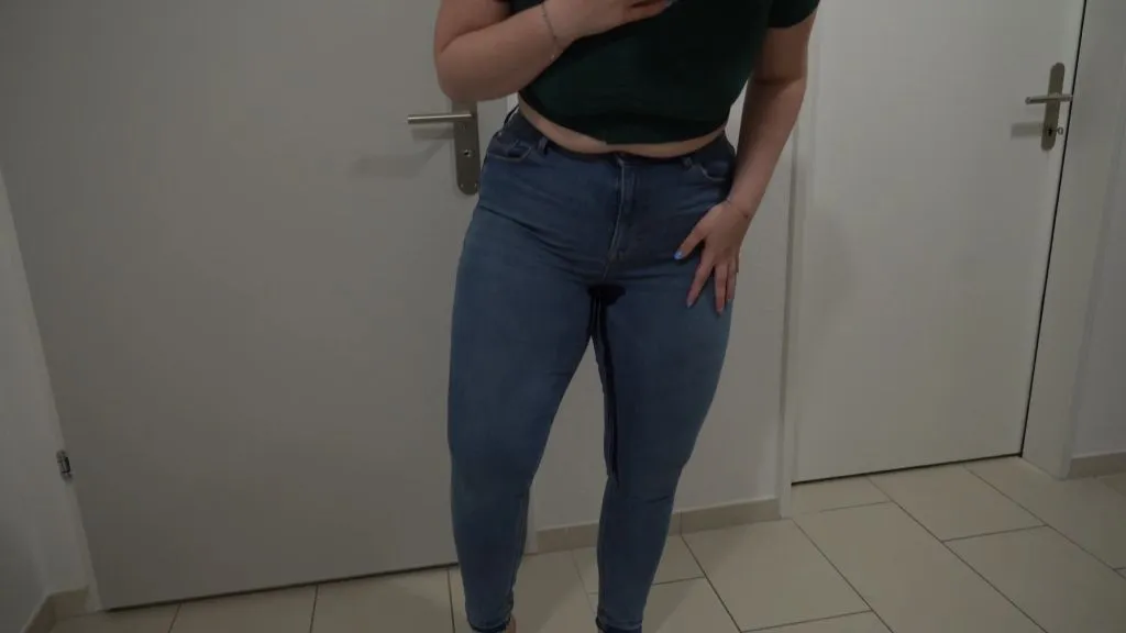 thumbnail foto nr. 5 von Wie peinlich! Neue Jeans schon eingesaut! Mega Jeanspiss!