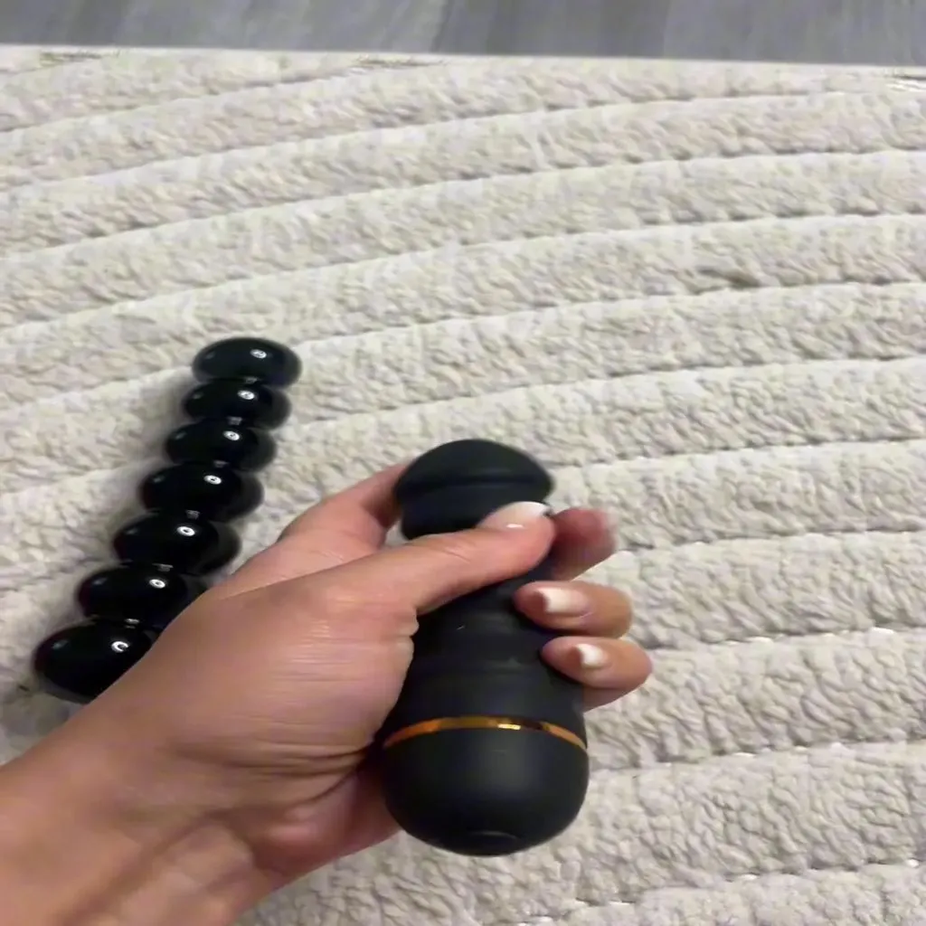 thumbnail foto nr. 2 von Na, willst du sehen, wie ich dir einen richtig tiefen Blowjo