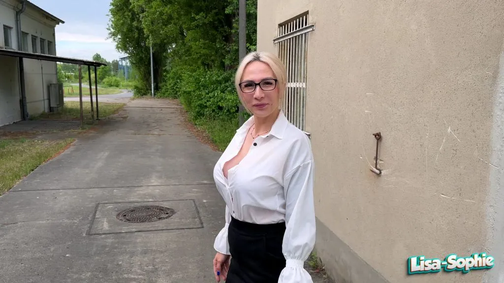 thumbnail foto nr. 1 von Die Büroschlampe- Creampie vom Chef in Nylons und High Heels