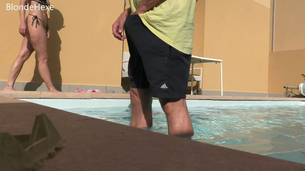 thumbnail foto nr. 3 von Poolboy beim wichsen erwischt und gefickt