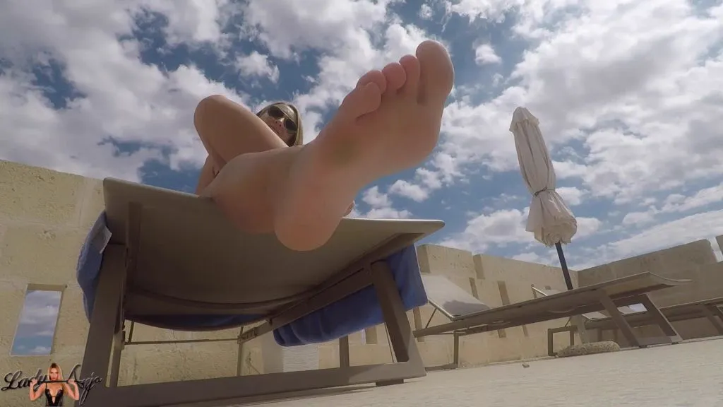 thumbnail foto nr. 4 von Fußfetisch POV: Bewundere meine göttlichen Füße