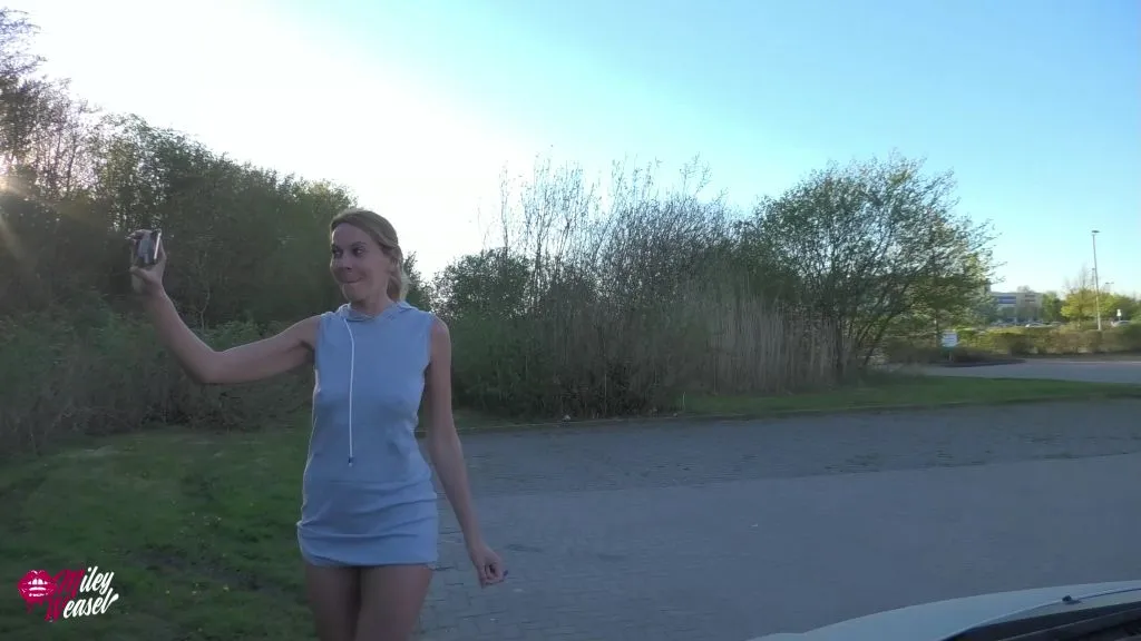 thumbnail foto nr. 2 von Versaute blonde Analschlampe lässt sich einfach von fremden
