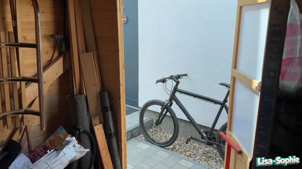 thumbnail foto nr. 1 von Riskanter Public Fick im Schuppen und der Nachbar war direkt