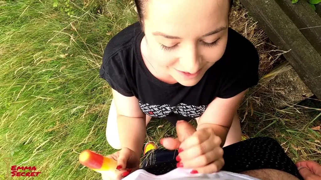thumbnail foto nr. 4 von EXTRA Portion Sahne für mein EIS am Stiel!