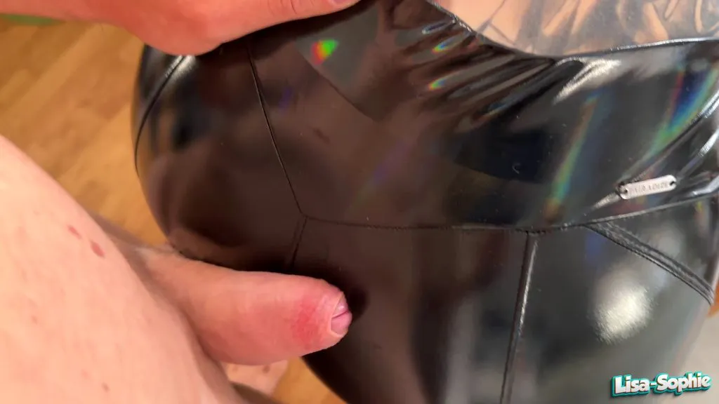 thumbnail foto nr. 3 von Willig, nass und fickbereit - mit dieser Überraschung hat er