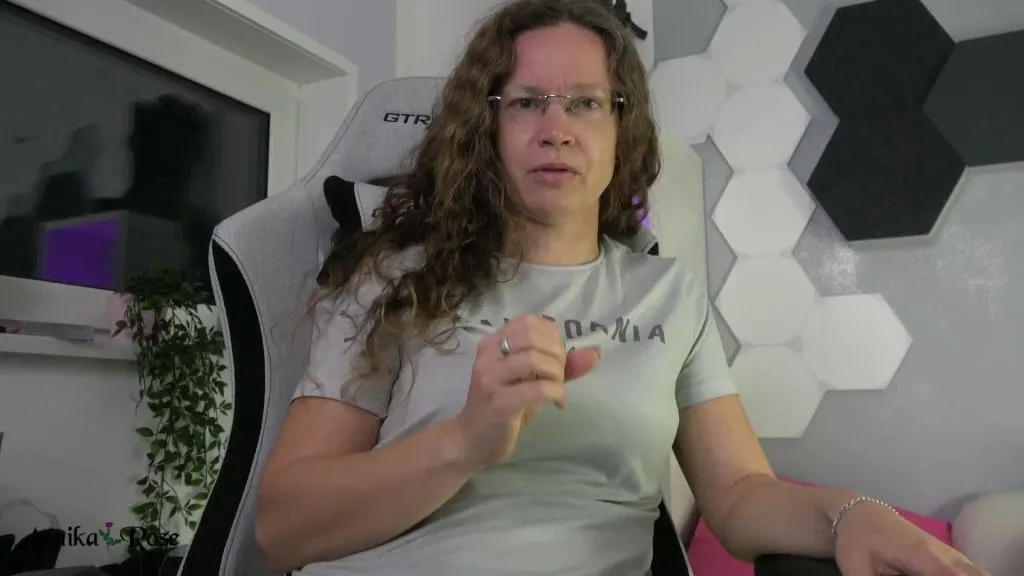 thumbnail foto nr. 2 von Vorher Muschi glotzen, dann KG!