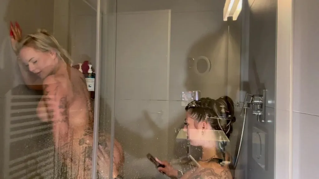 thumbnail foto nr. 6 von Wir teilen uns einen Schwanz!
