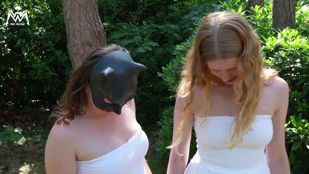 thumbnail foto nr. 3 von FUCK! Meine STIEFSCHWESTER pisst mir auf die NACKTEN FÜSSE!