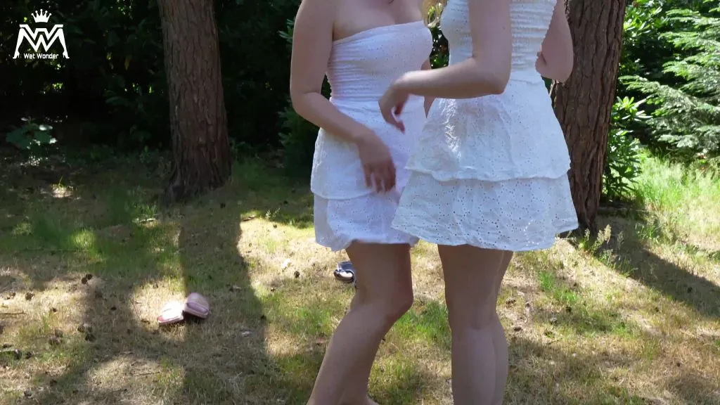 thumbnail foto nr. 4 von FUCK! Meine STIEFSCHWESTER pisst mir auf die NACKTEN FÜSSE!