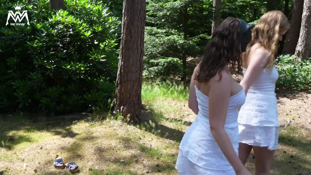 thumbnail foto nr. 8 von FUCK! Meine STIEFSCHWESTER pisst mir auf die NACKTEN FÜSSE!