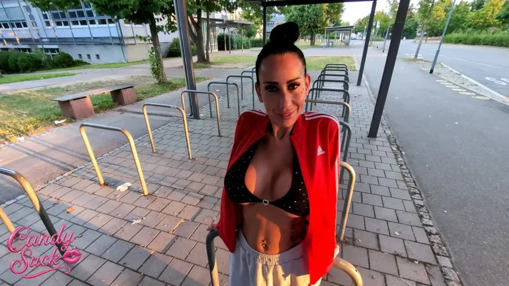 thumbnail foto nr. 2 von Während ER schläft, fickt mich ein anderer so richtig drecki