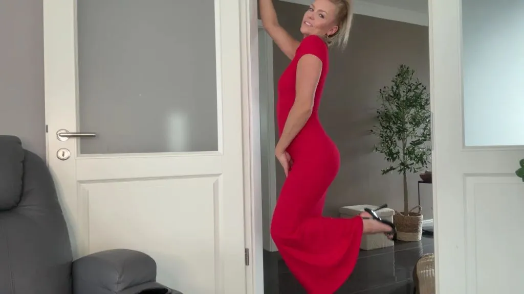 thumbnail foto nr. 1 von DAS geile ROTE, oder das kleine Schwarze??