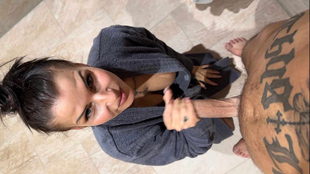 sexy foto nr. 9 von SPONTANER BLOWJOB IN DER SAUNALANDSCHAFT