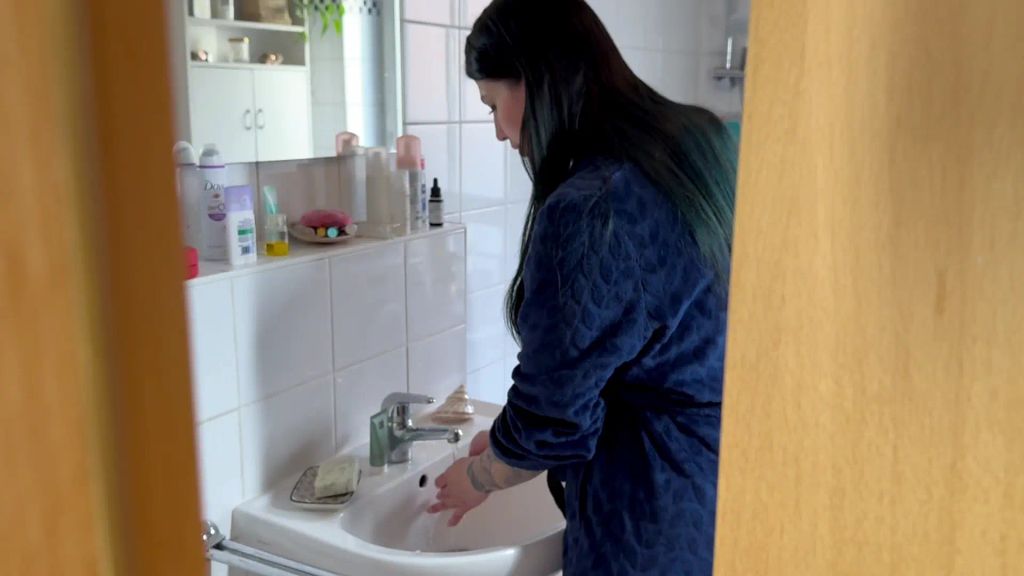 sexy foto nr. 1 von SCHOCK! Das hat mein Stiefbruder nicht wirklich gemacht?!