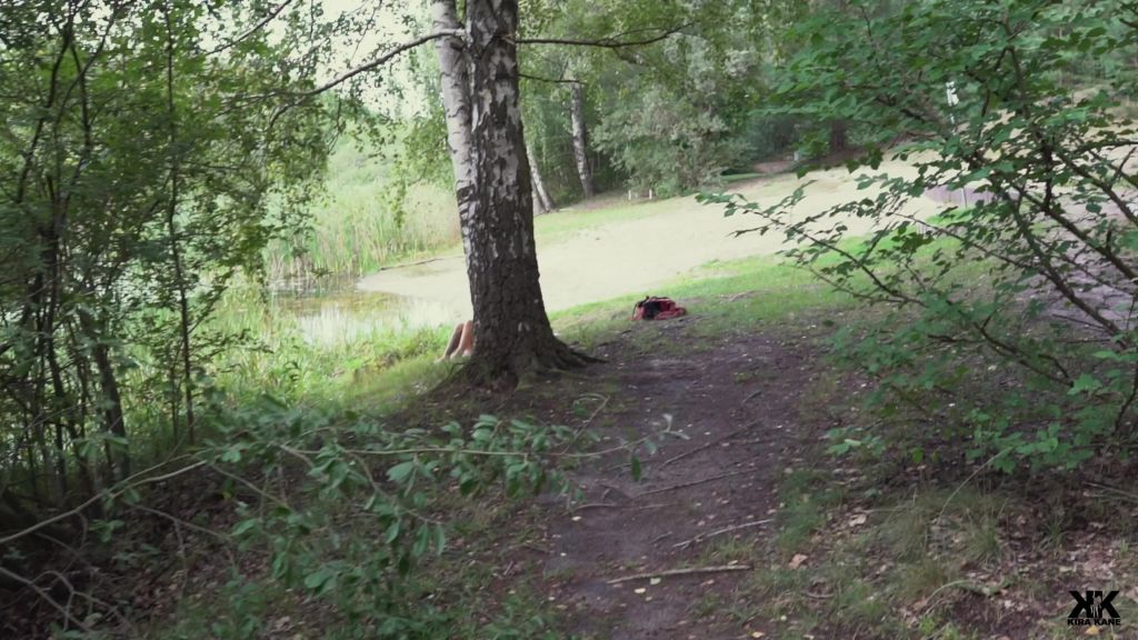 sexy foto nr. 1 von Notgeil am See - vom Spanner beobachtet und erwischt