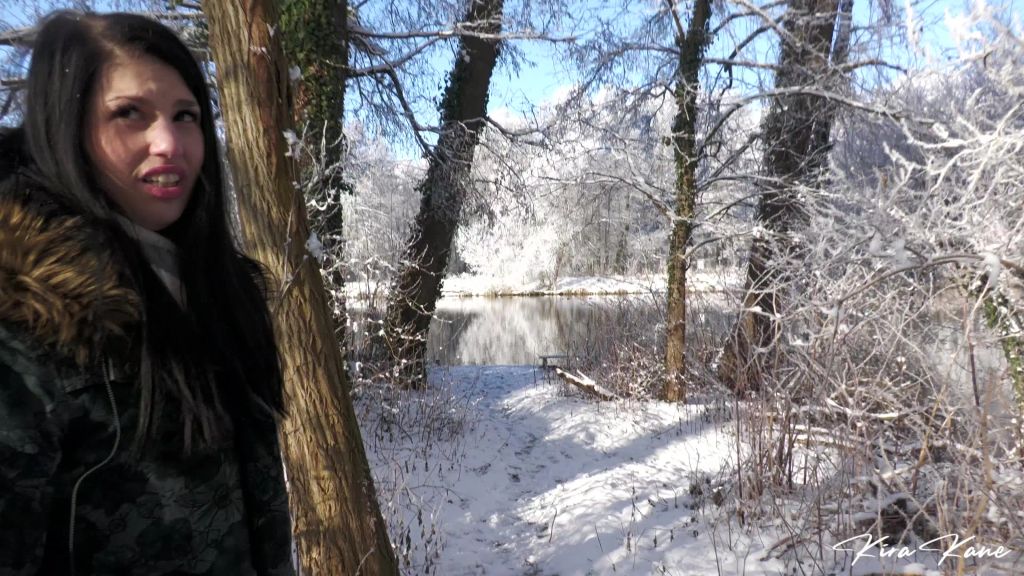 sexy foto nr. 1 von Snowpiss - Natursekt im Schnee