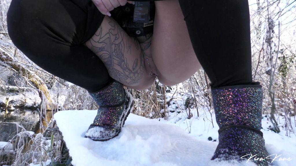 sexy foto nr. 9 von Snowpiss - Natursekt im Schnee