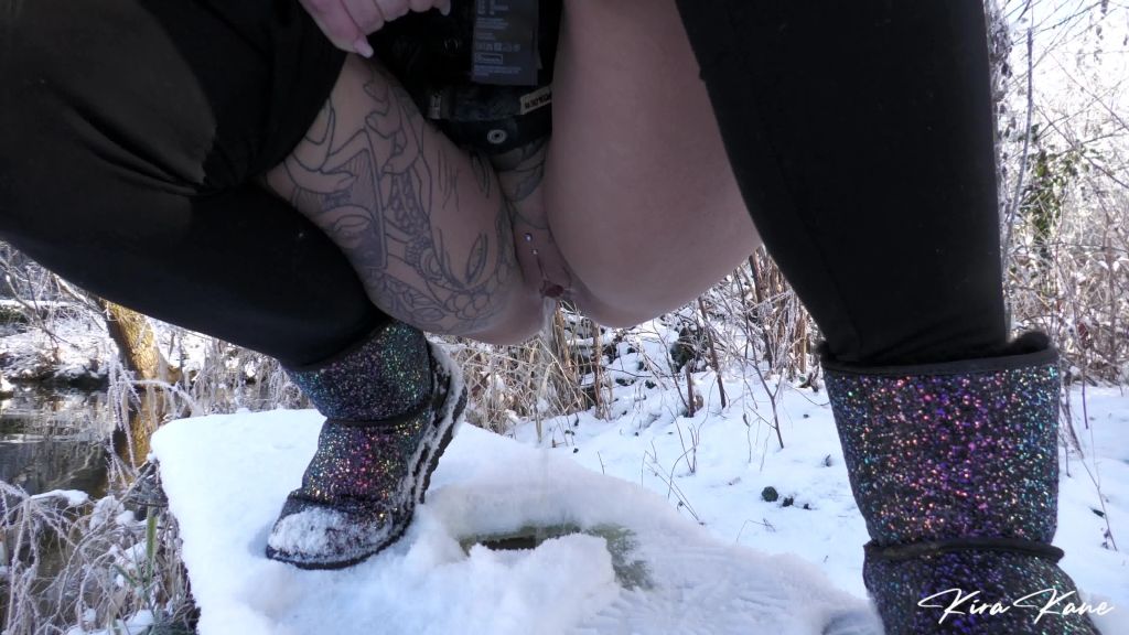 sexy foto nr. 10 von Snowpiss - Natursekt im Schnee