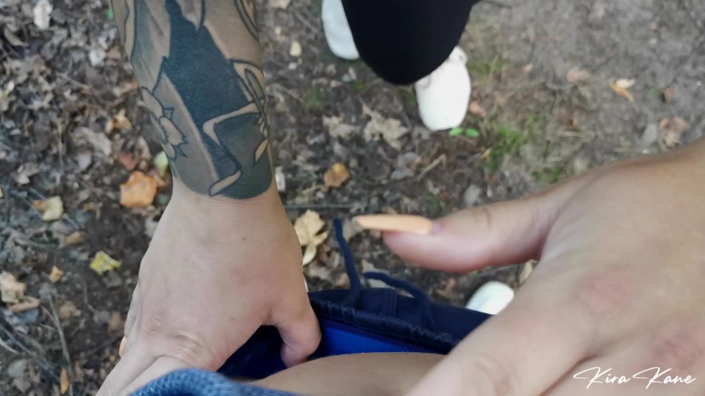 sexy foto nr. 3 von Cumshot für die kleine Teenyschlampe