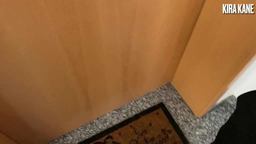 sexy foto nr. 1 von Hups! Feuchter Tanga bei der Massage macht den Masseur geil!