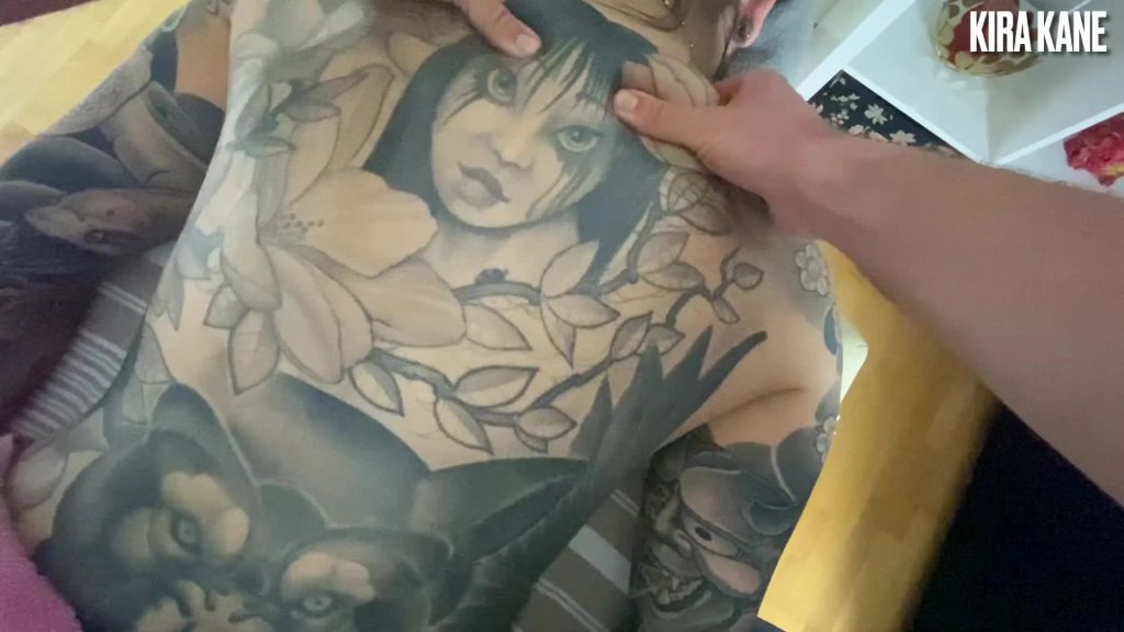 sexy foto nr. 3 von Hups! Feuchter Tanga bei der Massage macht den Masseur geil!