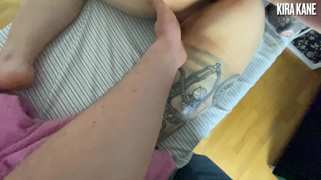 sexy foto nr. 9 von Hups! Feuchter Tanga bei der Massage macht den Masseur geil!