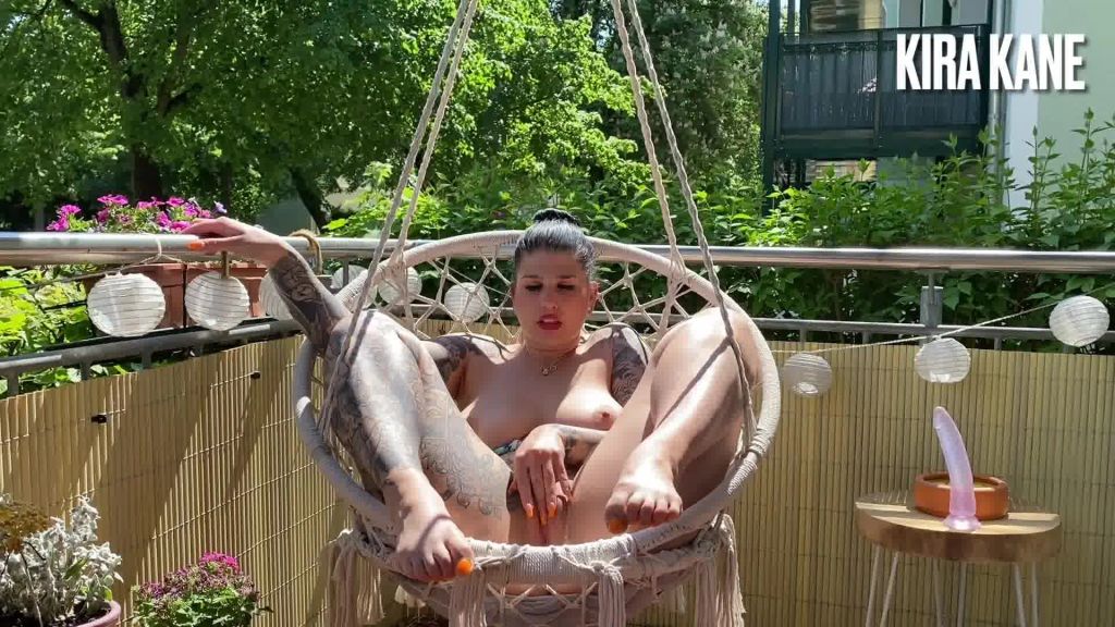 sexy foto nr. 7 von Public Orgasmus – Postfrau hört mit!