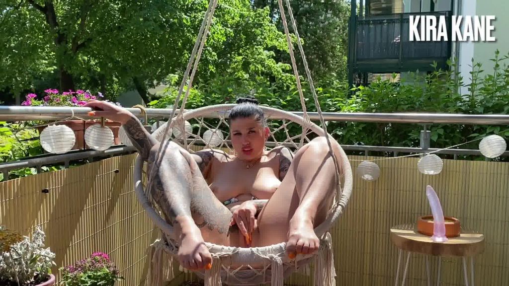 sexy foto nr. 8 von Public Orgasmus – Postfrau hört mit!