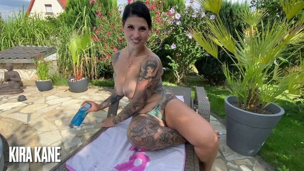 sexy foto nr. 2 von Squirt Fontäne - Kiras perverse Spritzchallenge!