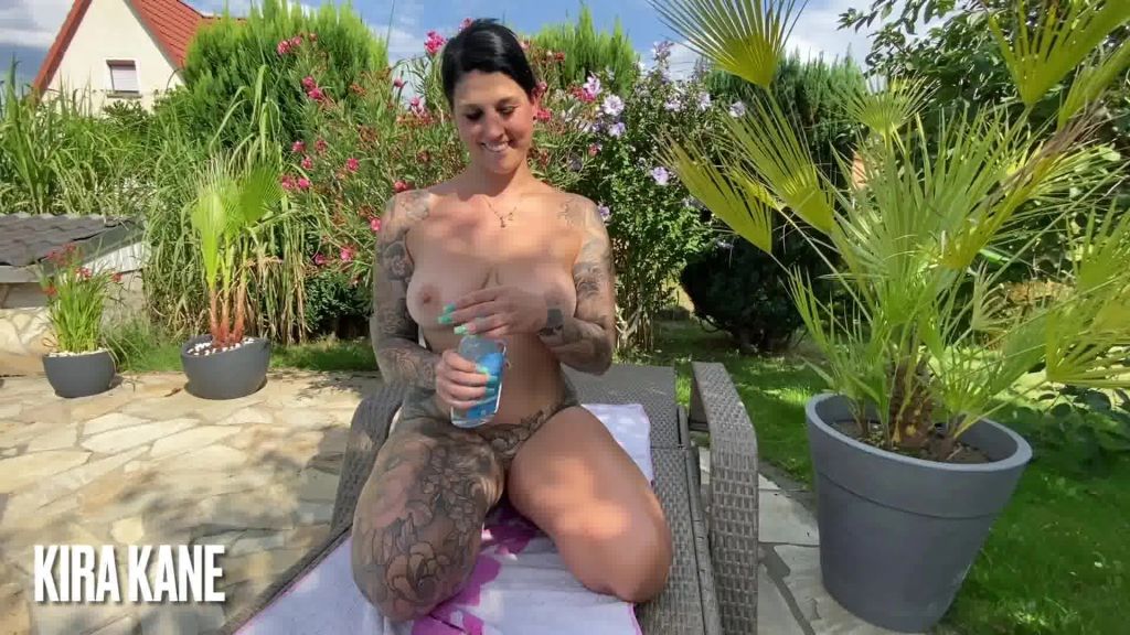 sexy foto nr. 4 von Squirt Fontäne - Kiras perverse Spritzchallenge!