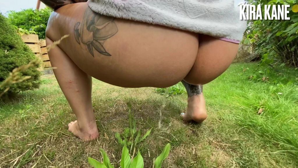 sexy foto nr. 4 von Wasser marsch! Heftiger Gartenpiss!