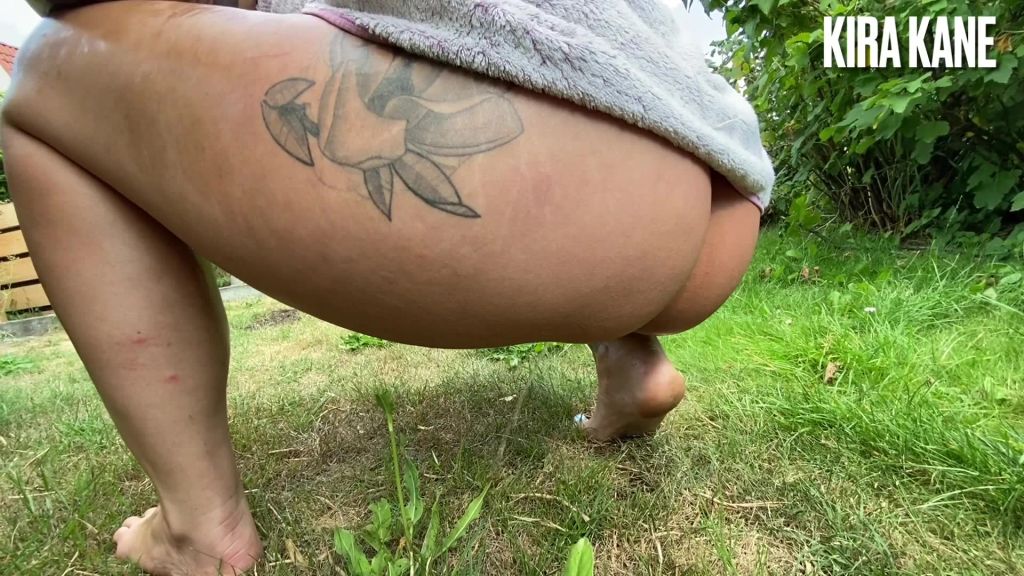 sexy foto nr. 5 von Wasser marsch! Heftiger Gartenpiss!