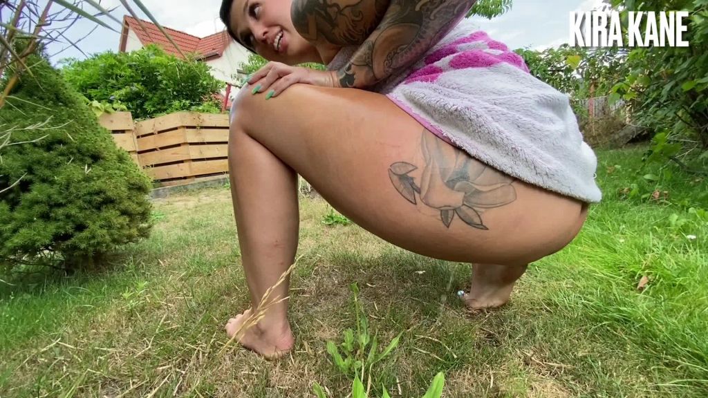 sexy foto nr. 7 von Wasser marsch! Heftiger Gartenpiss!