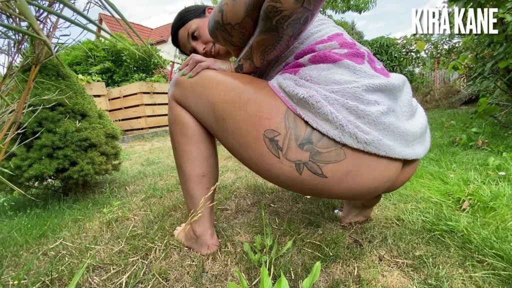 sexy foto nr. 8 von Wasser marsch! Heftiger Gartenpiss!