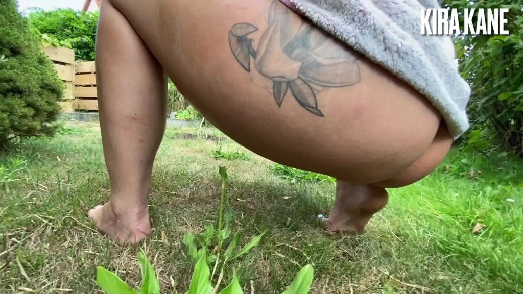 sexy foto nr. 9 von Wasser marsch! Heftiger Gartenpiss!