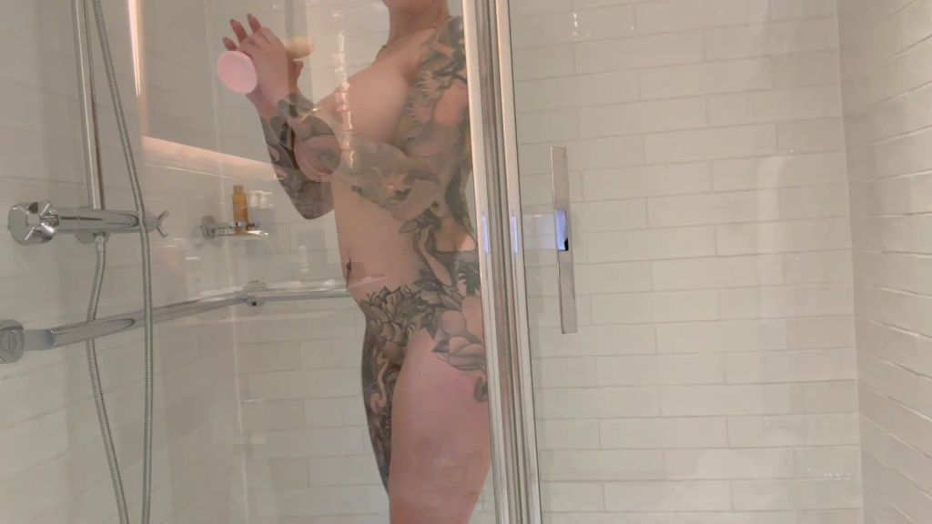 sexy foto nr. 3 von Im Spa verwöhnt .. gefickt in der Dusche!