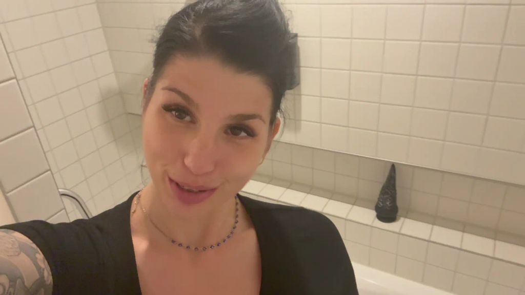 sexy foto nr. 1 von Riesen Tentakel zerlegt  mich komplett in der Badewanne!