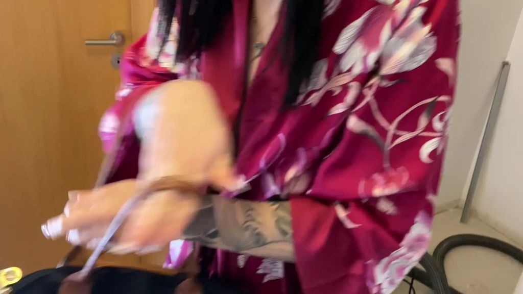 sexy foto nr. 3 von Ohne Rechnung, dafür mit Einsatz – Handwerker-Service Extrem