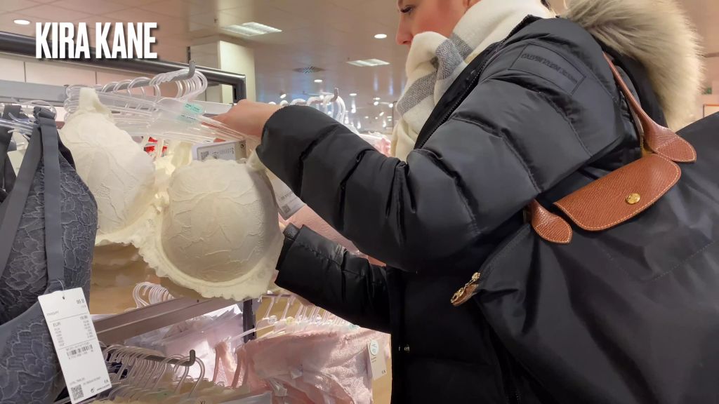 sexy foto nr. 2 von Dildofick in der Umkleide! Ich treibe es public!