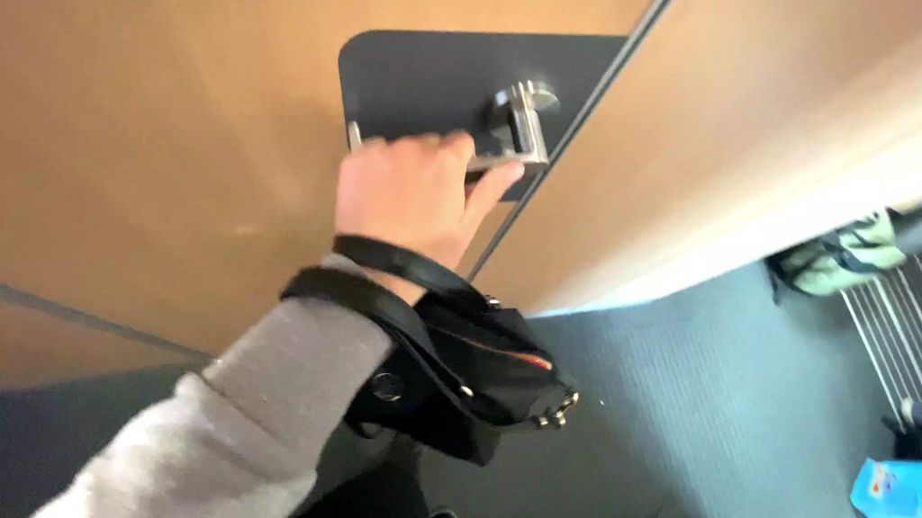 sexy foto nr. 2 von Perverser Sextraum im Zug - ich fingere mich public!!