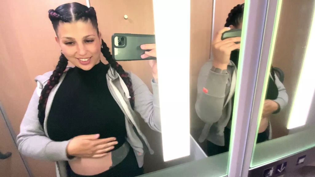 sexy foto nr. 3 von Perverser Sextraum im Zug - ich fingere mich public!!