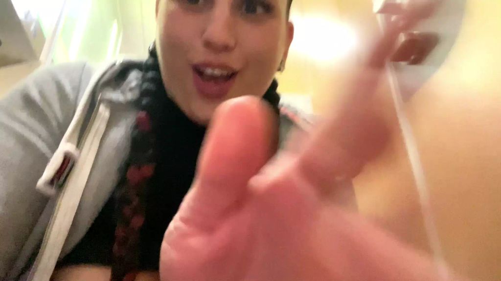 sexy foto nr. 7 von Perverser Sextraum im Zug - ich fingere mich public!!